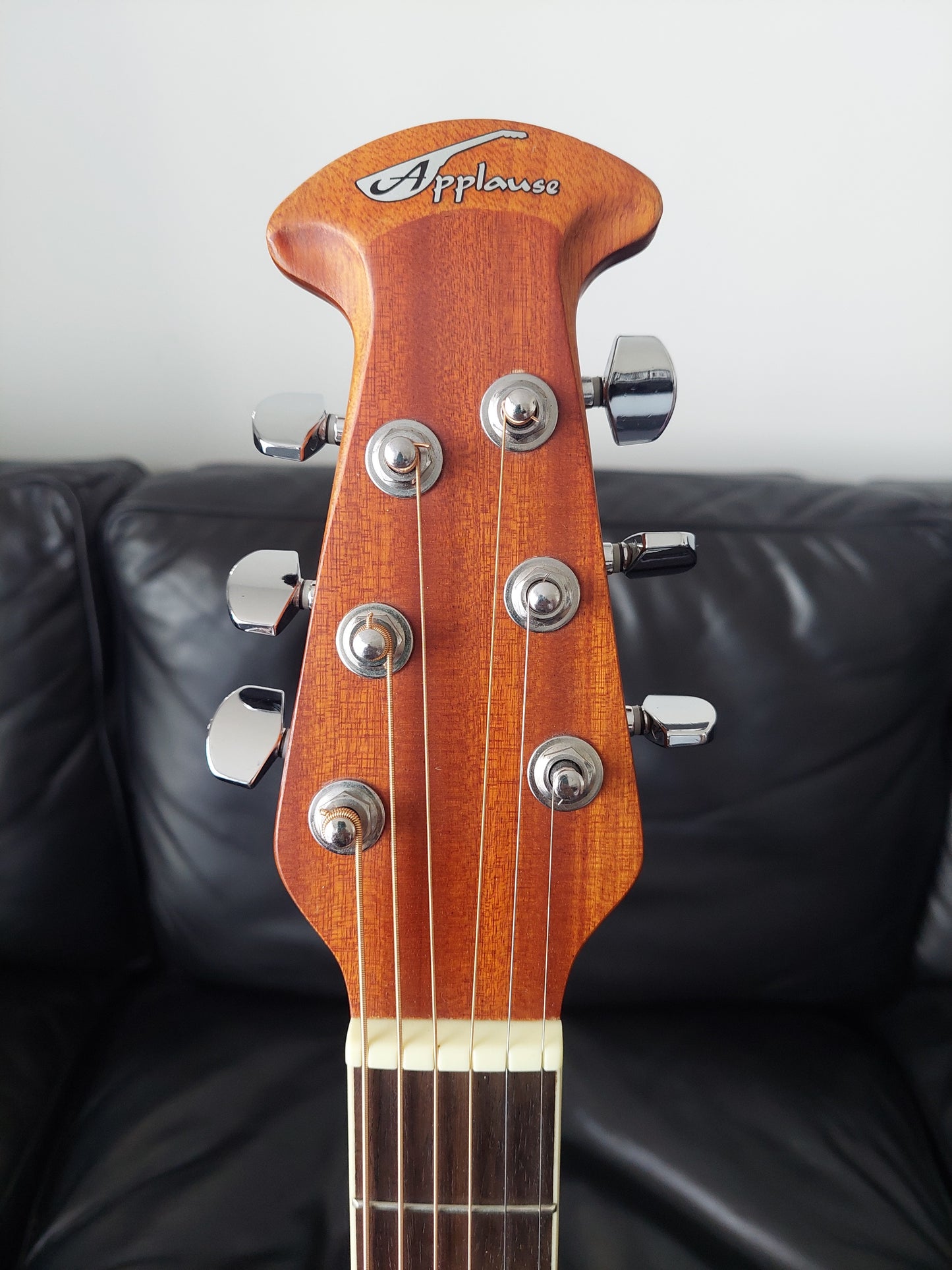 Pre-Owned Applause AE128 by Ovation