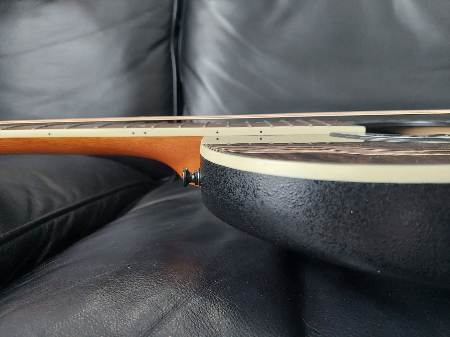 Pre-Owned Applause AE128 by Ovation