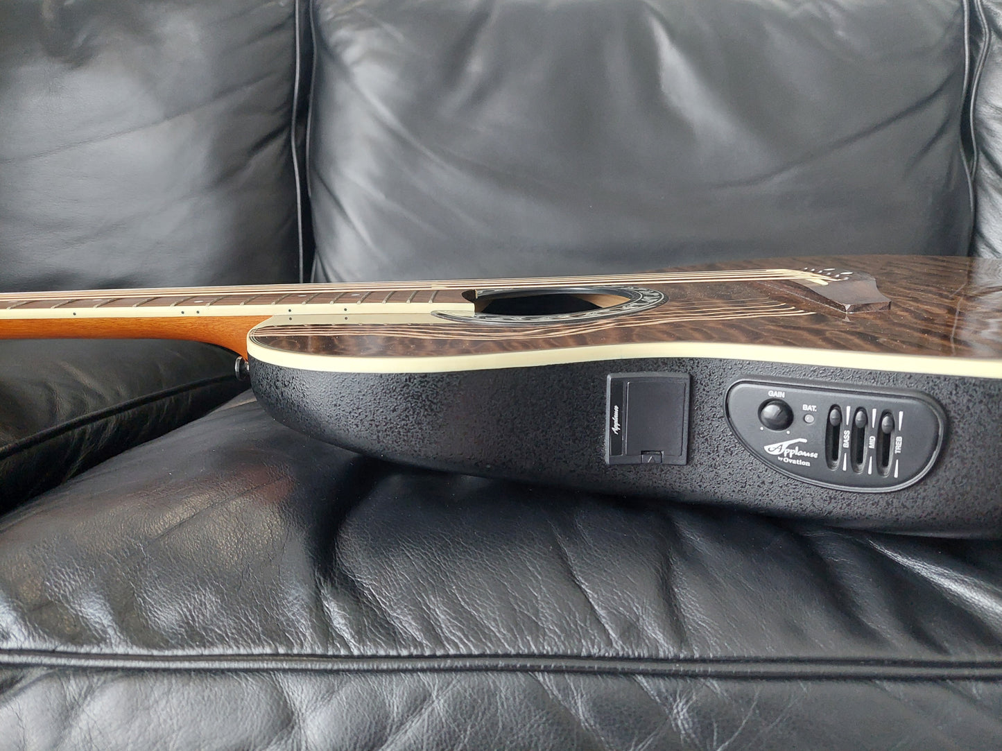 Pre-Owned Applause AE128 by Ovation