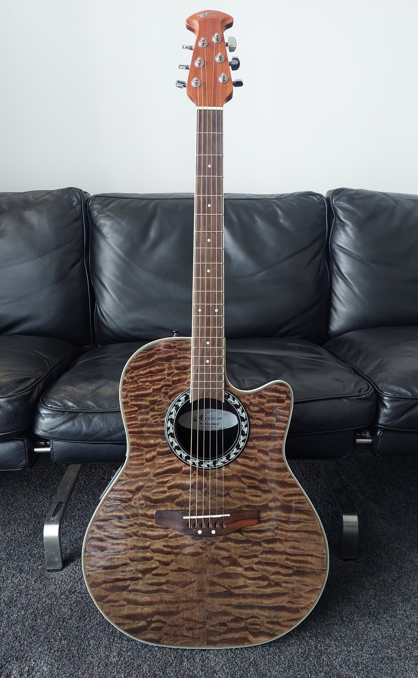 Pre-Owned Applause AE128 by Ovation